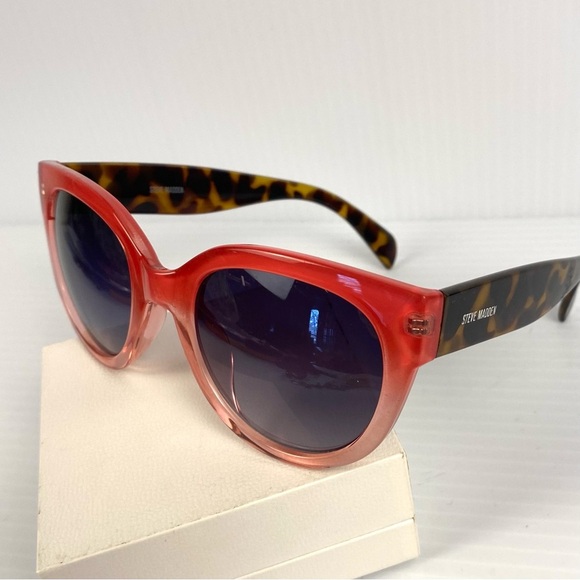 Steve Madden Ombre Salmon with Tortoise Shell Arms Sunglasses - Picture 2 of 7
